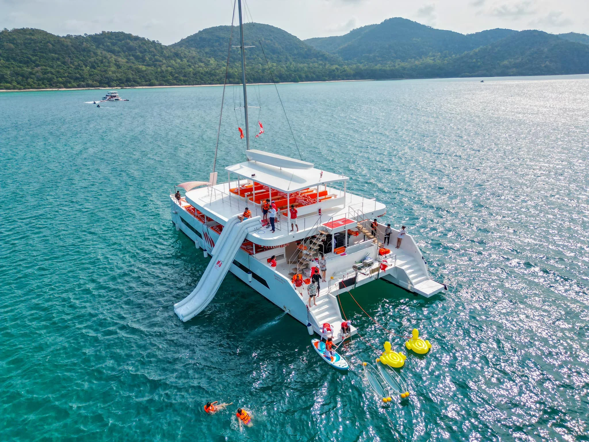 Chateau Ultimate Party Catamaran Pattaya 3 Island Tour (Koh Bamboo-Koh Rin- Koh Ped) Join Tour Ticket