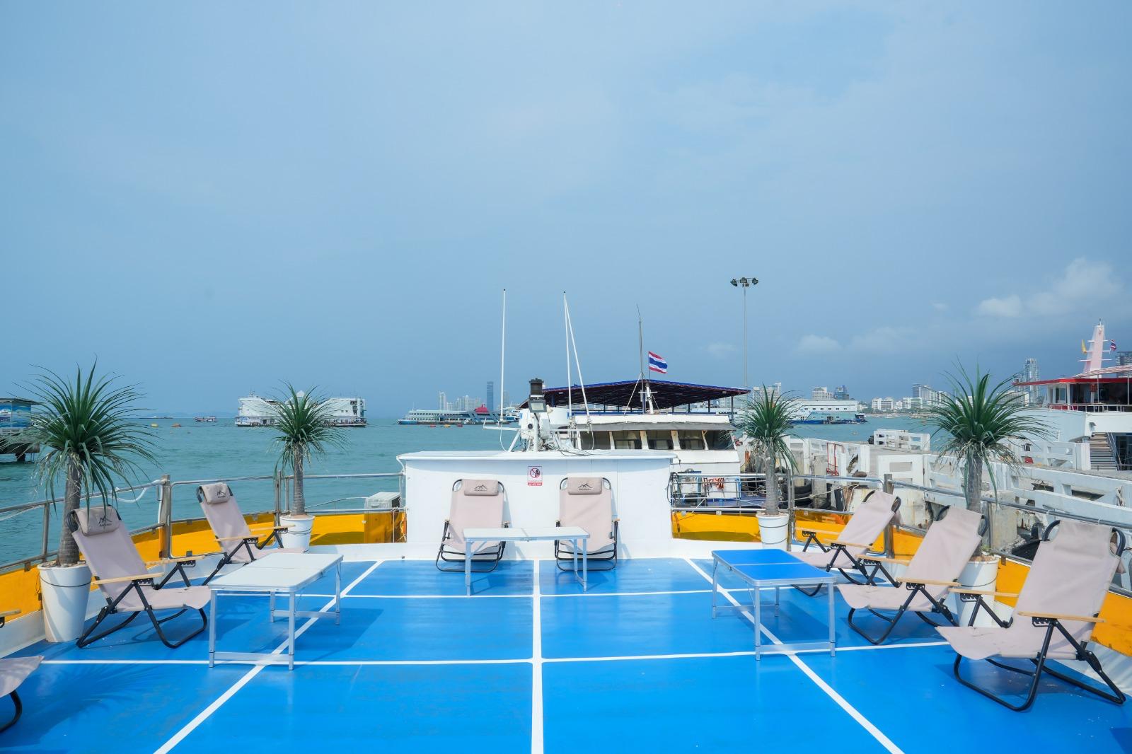 Stunning sunset view over Gulf of Thailand from Pattaya yacht party deck
